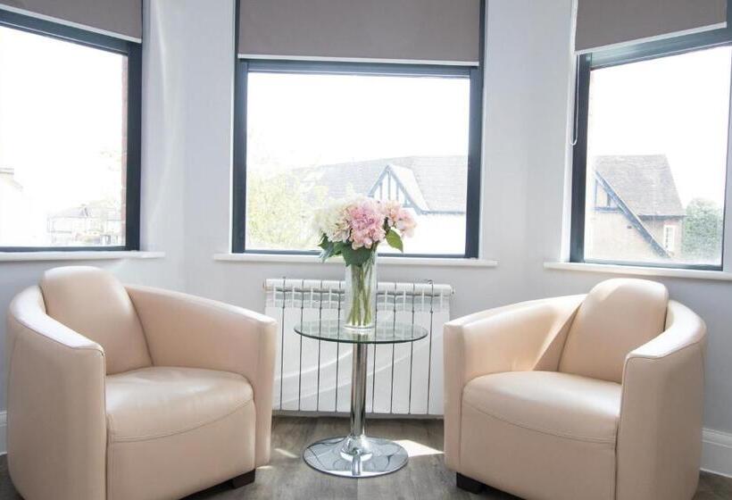 디럭스 스튜디오, Westciti Caroco Apart