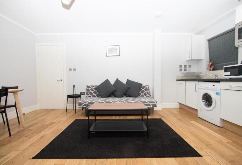 דירת חדר, Westciti Caroco Apart