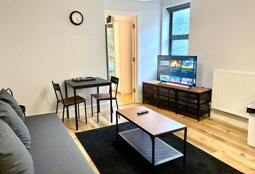 Апартаменты 1 Спальня, Westciti Caroco Apart