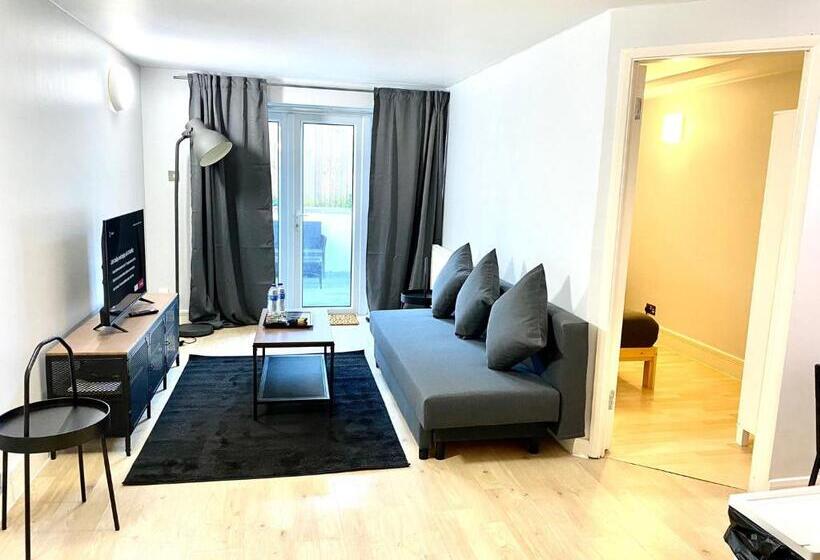 Апартаменты 2 Спальни, Westciti Caroco Apart