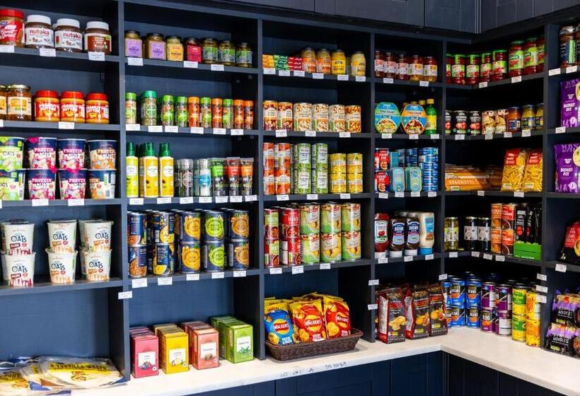 דירת שלושה חדרים, Westciti Caroco Apart