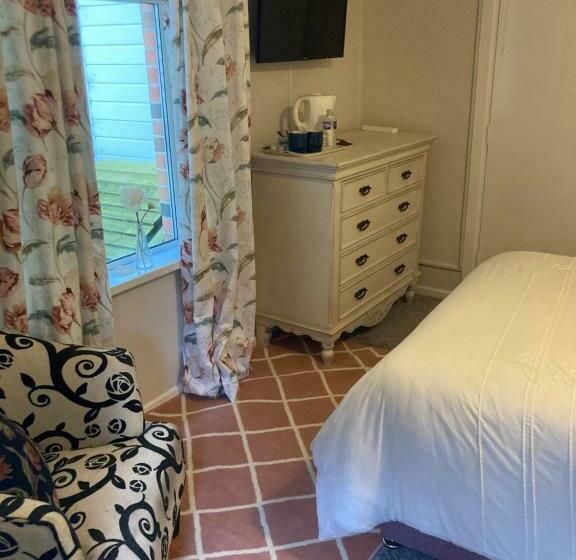 标准单人间, Overdale Motel