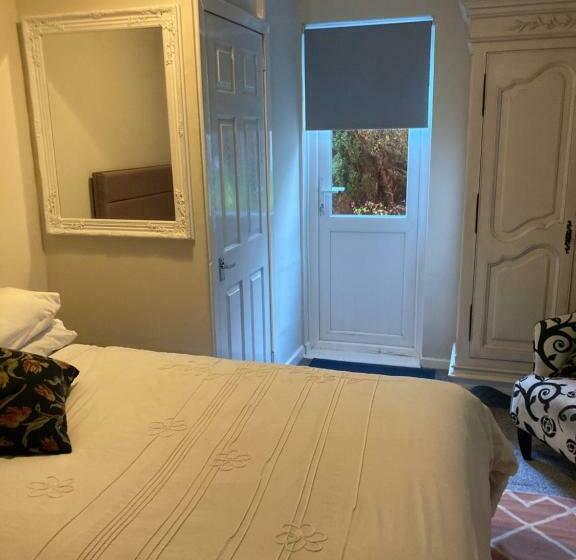 标准单人间, Overdale Motel