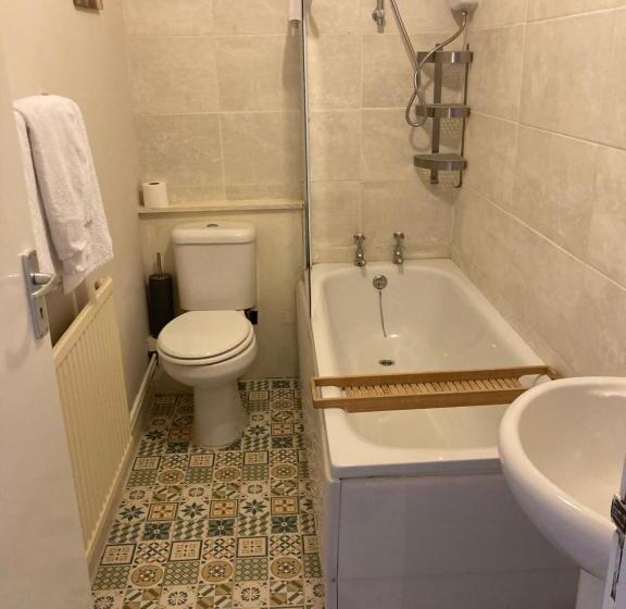 标准单人间, Overdale Motel