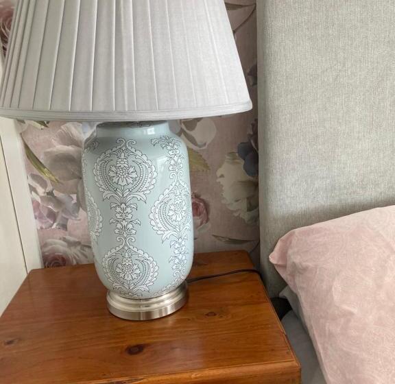 标准间, Overdale Motel