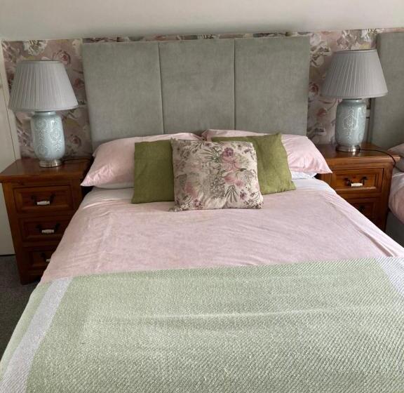 标准间, Overdale Motel