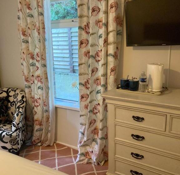 标准间, Overdale Motel