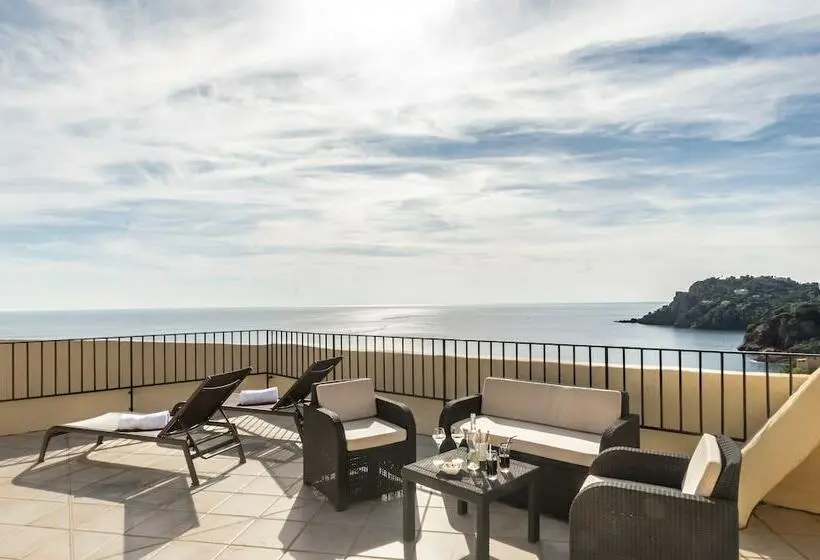 سوییت خانوادگی, Club Port La Galere