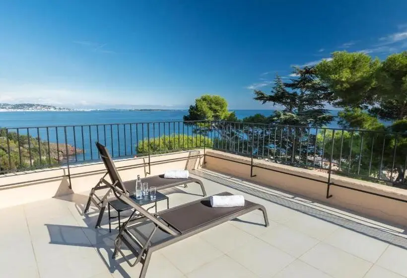 سوئیت با وان آب گرم, Club Port La Galere