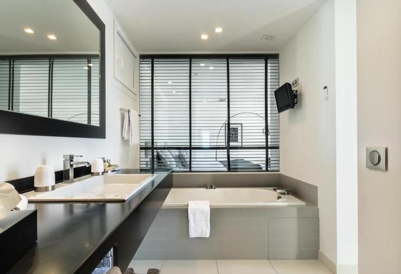 带按摩浴盆的套房, Club Port La Galere