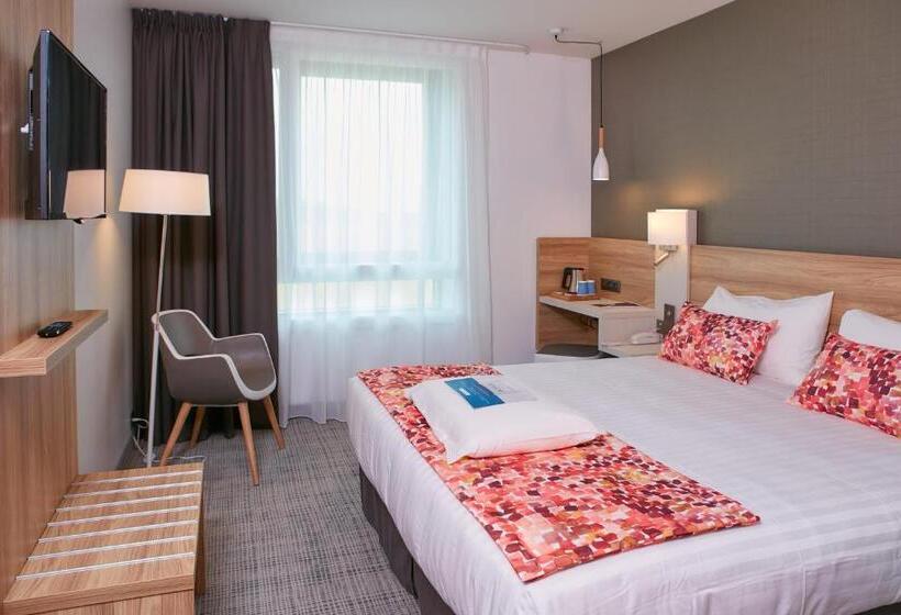 Номер Стандарт, Kyriad Pontarlier