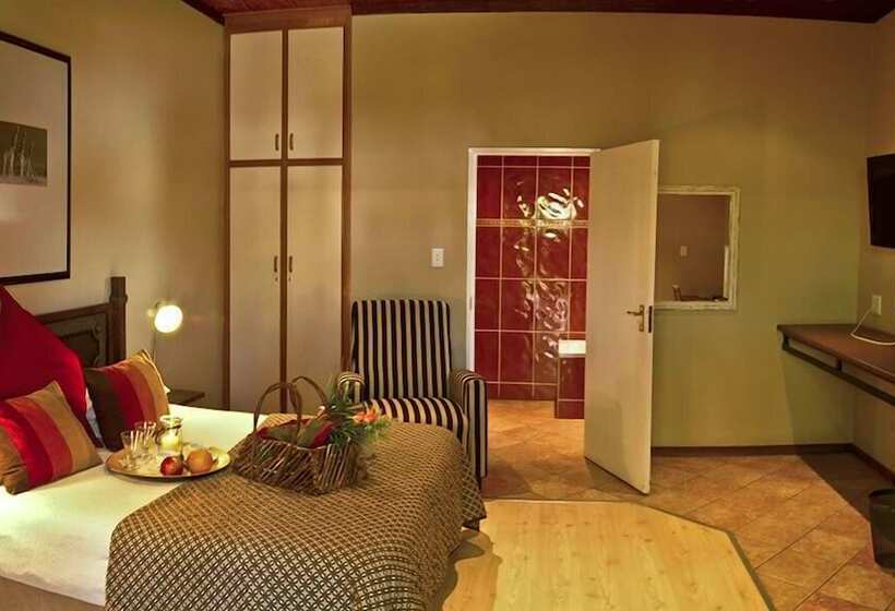 디럭스 룸, Out Of Africa Town Lodge