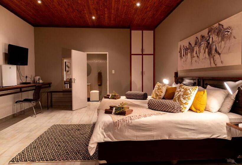 디럭스 룸, Out Of Africa Town Lodge