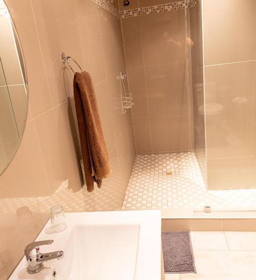 디럭스 룸, Out Of Africa Town Lodge