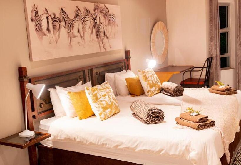 디럭스 룸, Out Of Africa Town Lodge