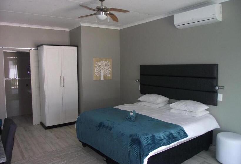 디럭스 룸, Out Of Africa Town Lodge