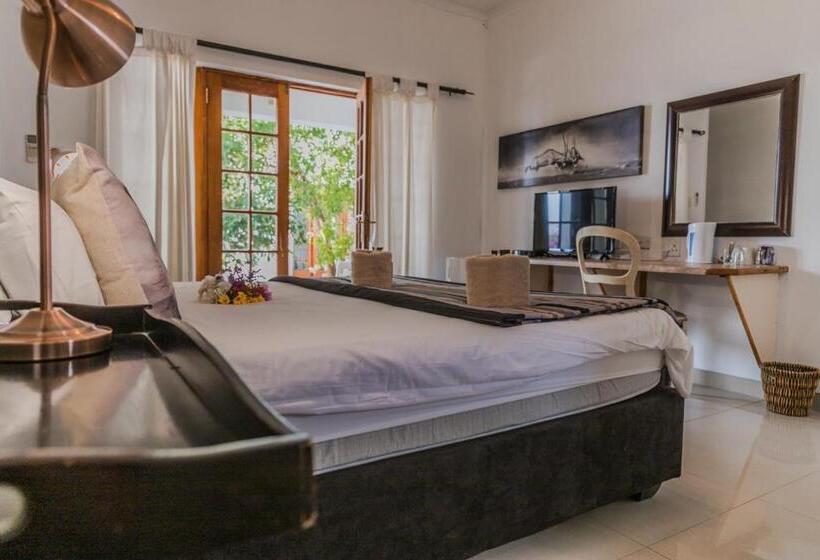 디럭스 룸, Out Of Africa Town Lodge