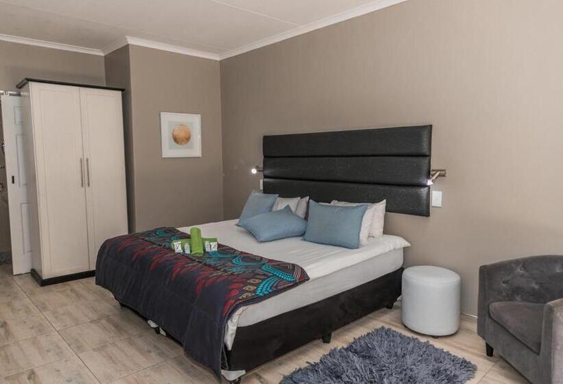 디럭스 룸, Out Of Africa Town Lodge