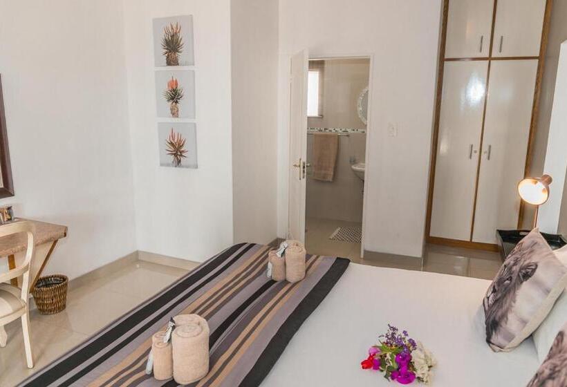 اتاق استاندارد, Out Of Africa Town Lodge