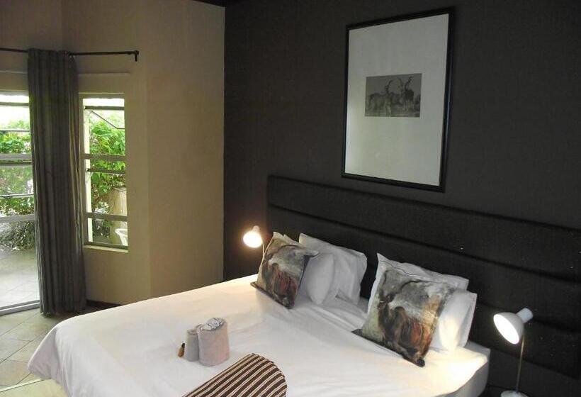 디럭스 룸, Out Of Africa Town Lodge