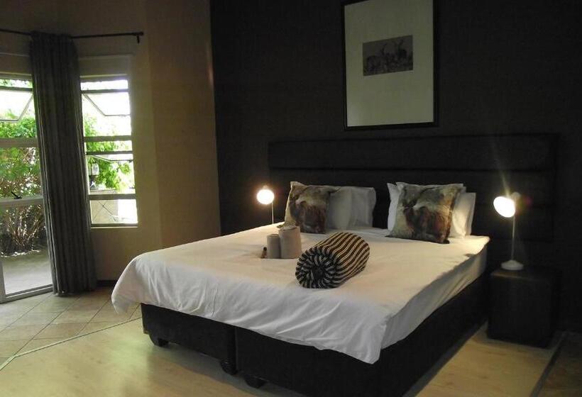 디럭스 룸, Out Of Africa Town Lodge
