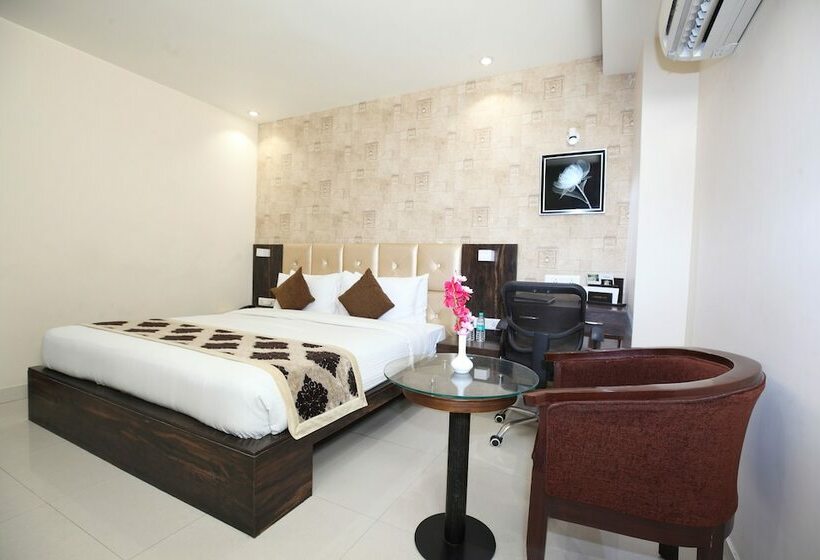 اتاق لوکس, Pinnacle By Click Hotels, Lucknow