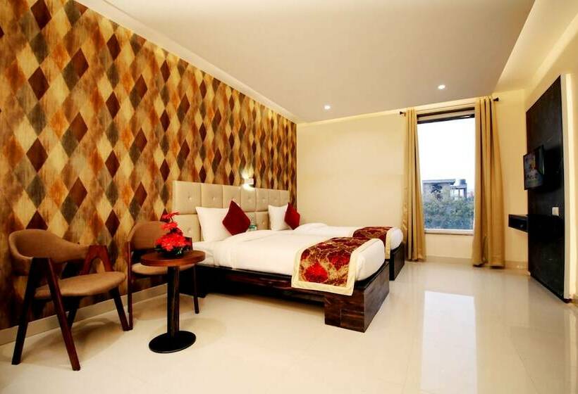 اتاق لوکس, Pinnacle By Click Hotels, Lucknow