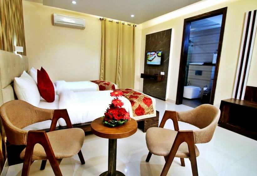 اتاق لوکس, Pinnacle By Click Hotels, Lucknow