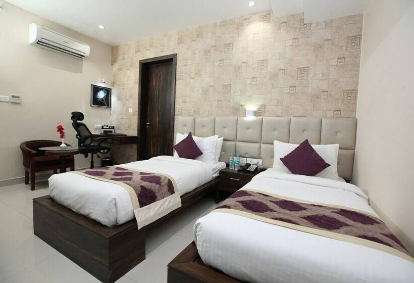 اتاق لوکس, Pinnacle By Click Hotels, Lucknow