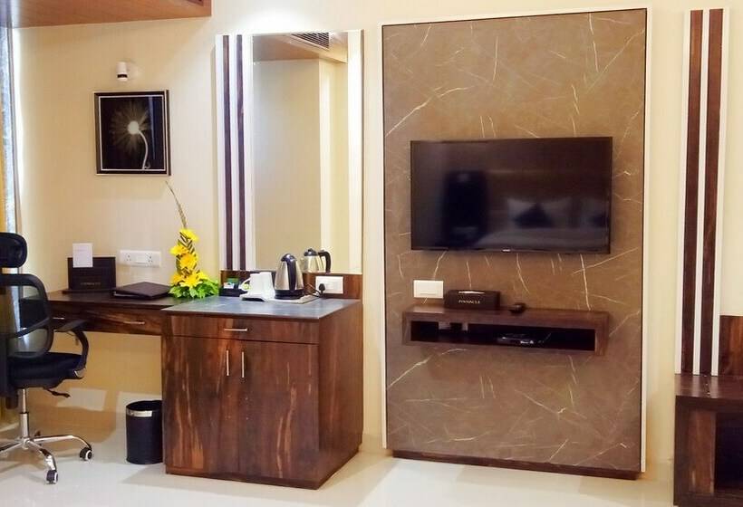 اتاق لوکس, Pinnacle By Click Hotels, Lucknow
