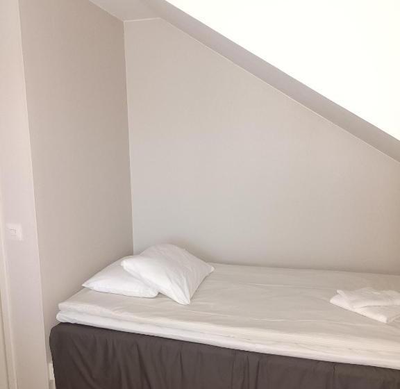 חדר יחיד נוף לגינה, Rantakartano