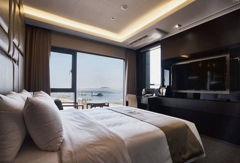 Люкс с Балконом, Royal Emporium Incheon Airport