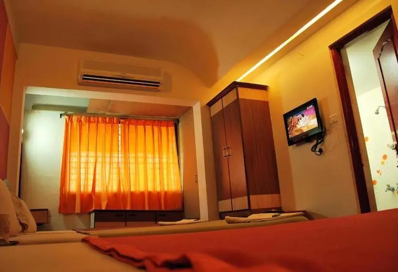Economy Triple Room, Temple City