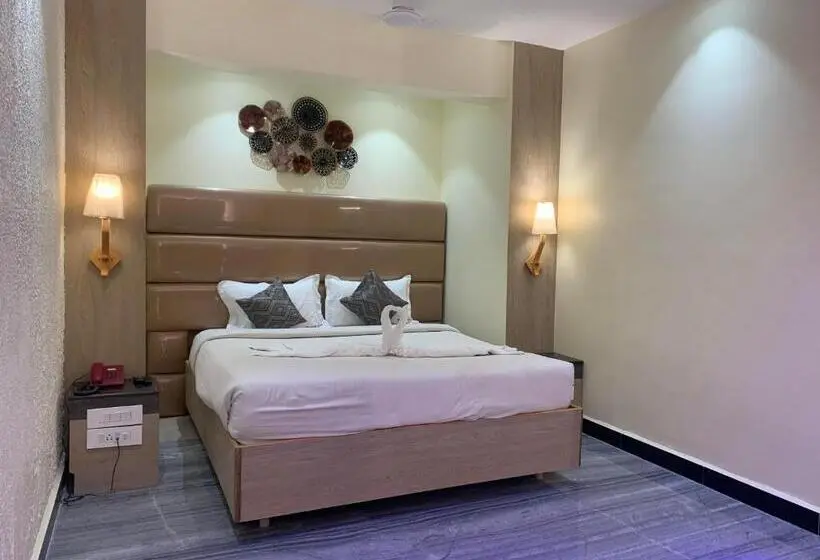 Deluxe Suite King Bed, Temple City