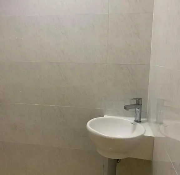 اتاق اکونومی یک تخته, Temple City