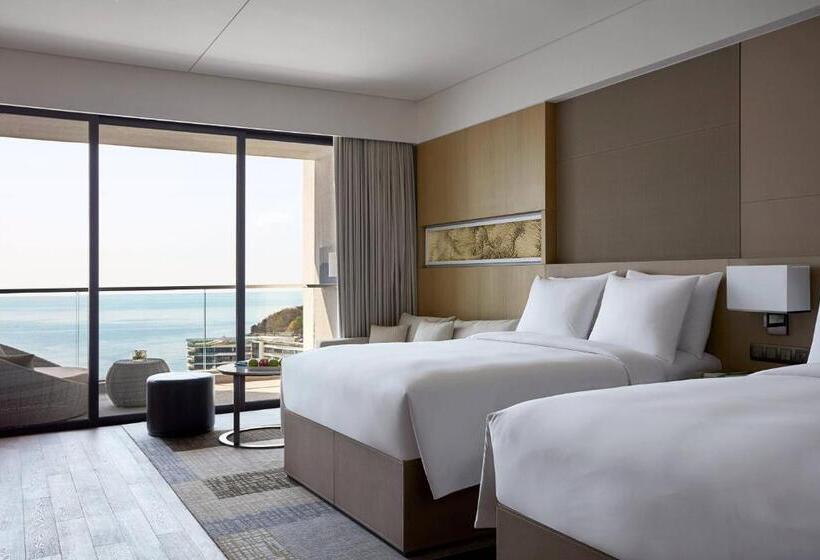 חדר סטנדרט נוף לים עם מרפסת, The Shanhaitian Resort Sanya, Autograph Collection