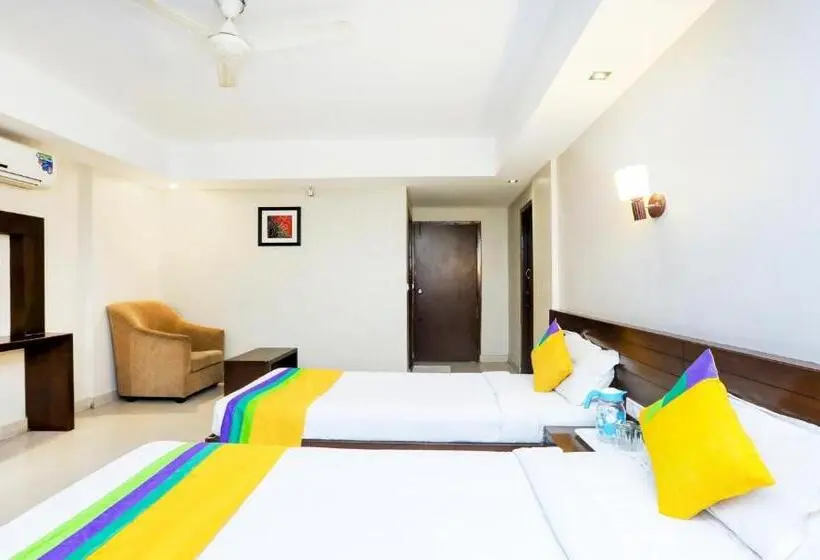 デラックスルーム, Itsy By Treebo Greenwood Inn And Suites
