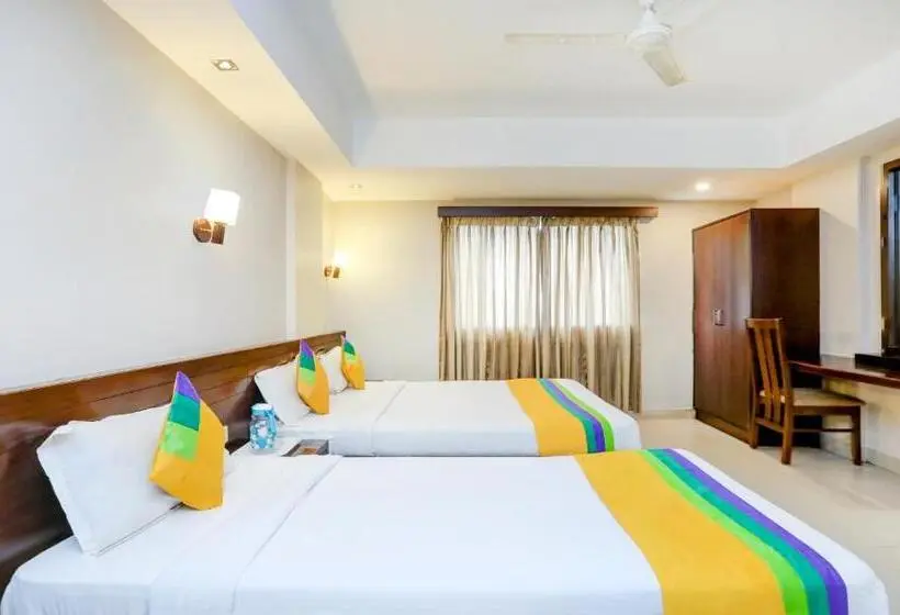 デラックスルーム, Itsy By Treebo Greenwood Inn And Suites