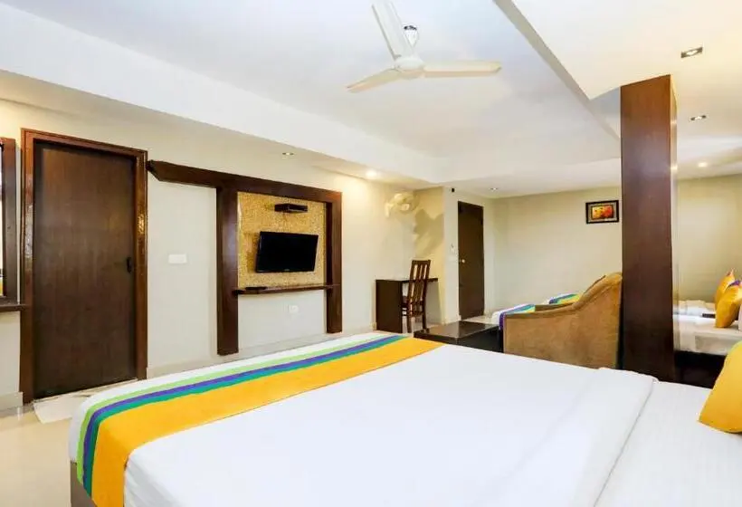 スーペリアールーム, Itsy By Treebo Greenwood Inn And Suites