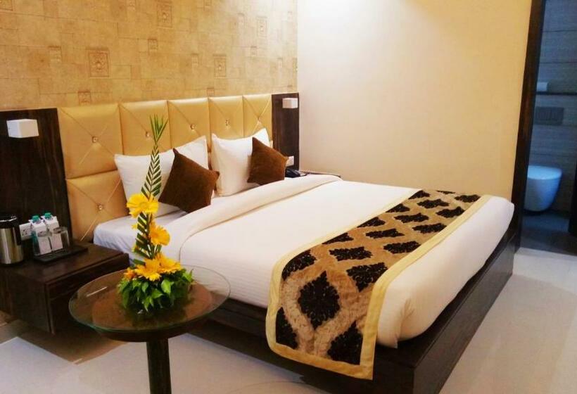 اتاق لوکس, Pinnacle By Click Hotels, Lucknow