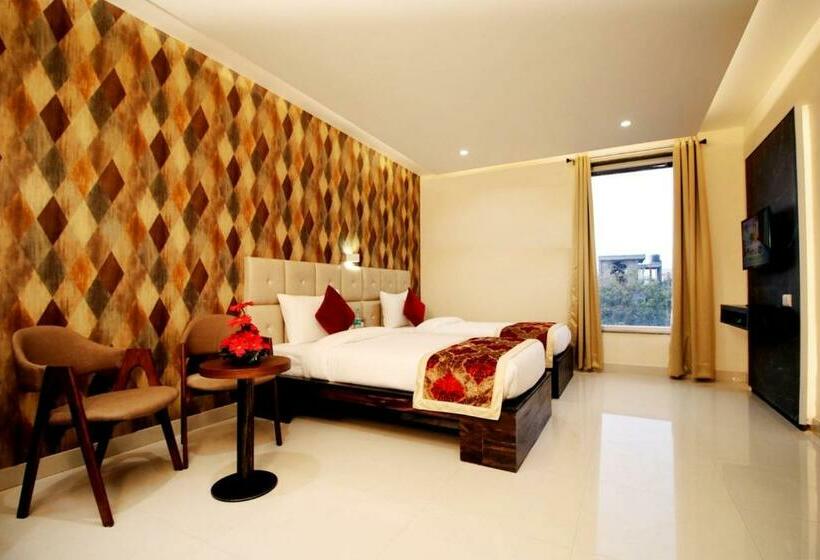اتاق لوکس, Pinnacle By Click Hotels, Lucknow