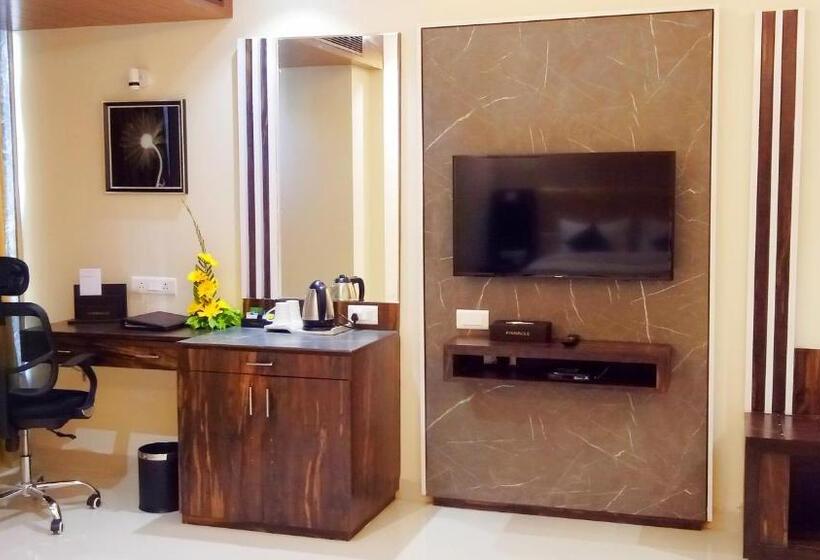 اتاق اجرایی, Pinnacle By Click Hotels, Lucknow