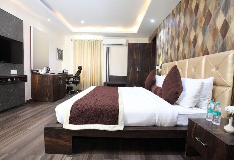اتاق اجرایی, Pinnacle By Click Hotels, Lucknow