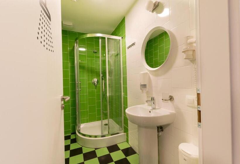 اتاق استاندارد چهار تخته, Safestay Bratislava Presidential Palace