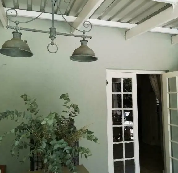 ガーデンビュースタンダードルーム, Almond Cottage Bed & Breakfast