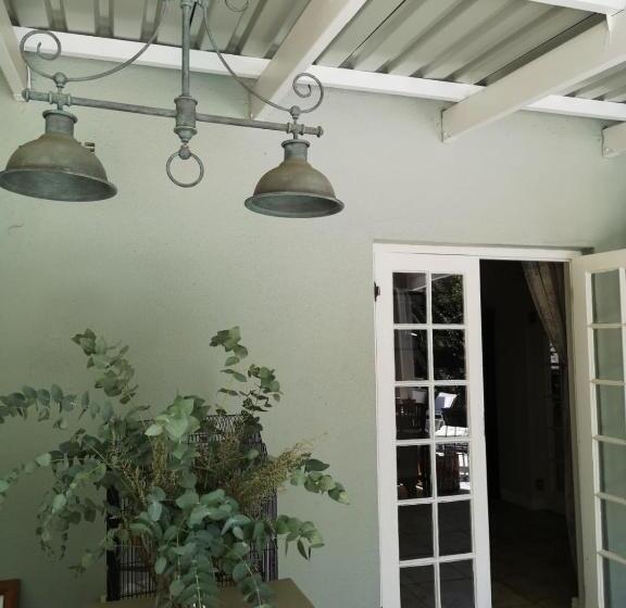 豪华房间, Almond Cottage Bed & Breakfast