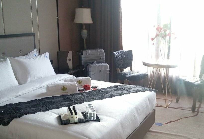 חדר דלוקס, Lotus Blu