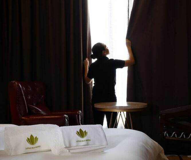 חדר דלוקס, Lotus Blu