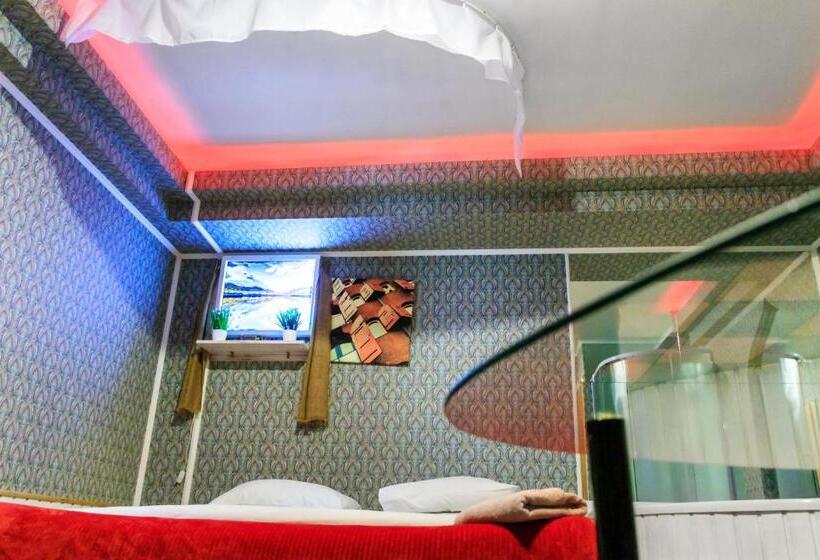 اتاق استاندارد با تخت بزرگ, Mamba