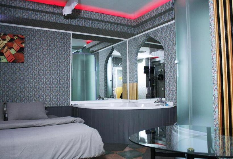 اتاق استاندارد با تخت بزرگ, Mamba